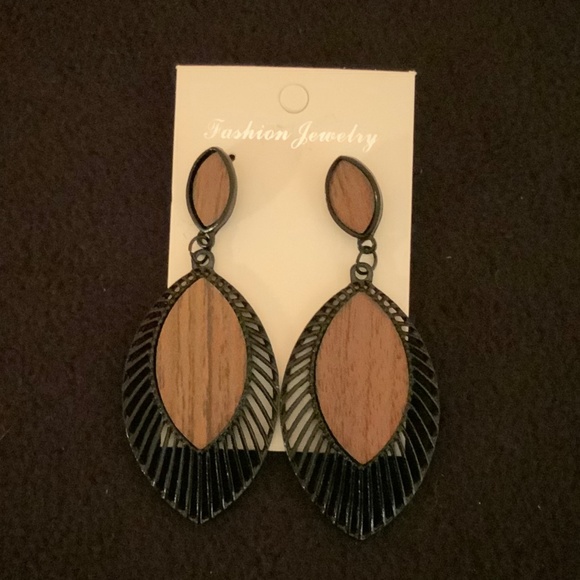 Jewelry - LAST PAIR Modern Chic Tear Drop Earrings